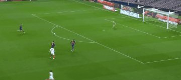 塞维利亚球员不满判罚：巴萨本应少一人作战